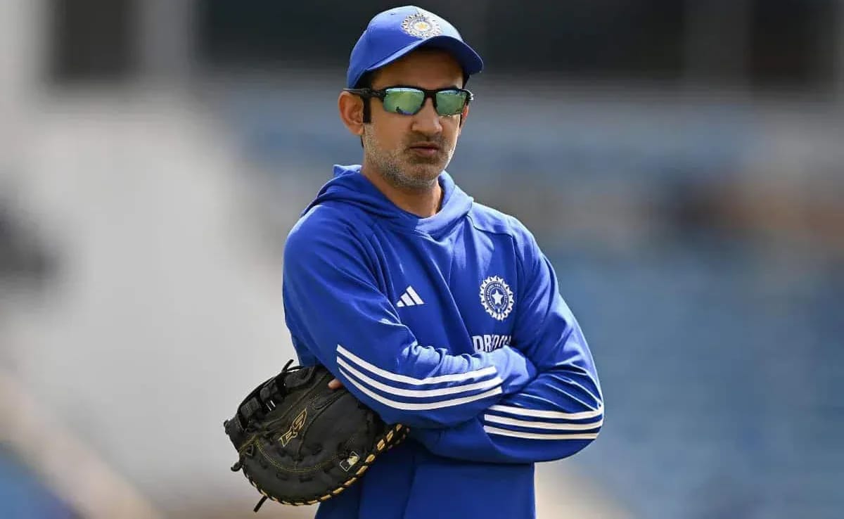 Harsha Bhogle tells Gautam Gambhir: "Don't see yourself as CEO, captain runs the team" Gautam Gambhir, as the commentator Harsha bhogle advises the India coach not to see himself as CEO and let the captain run Team India