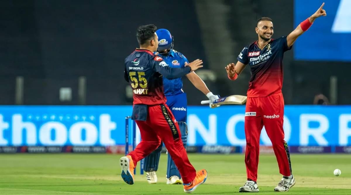 Harshal Patel celebrating after taking a wicket in RCB vs MI match