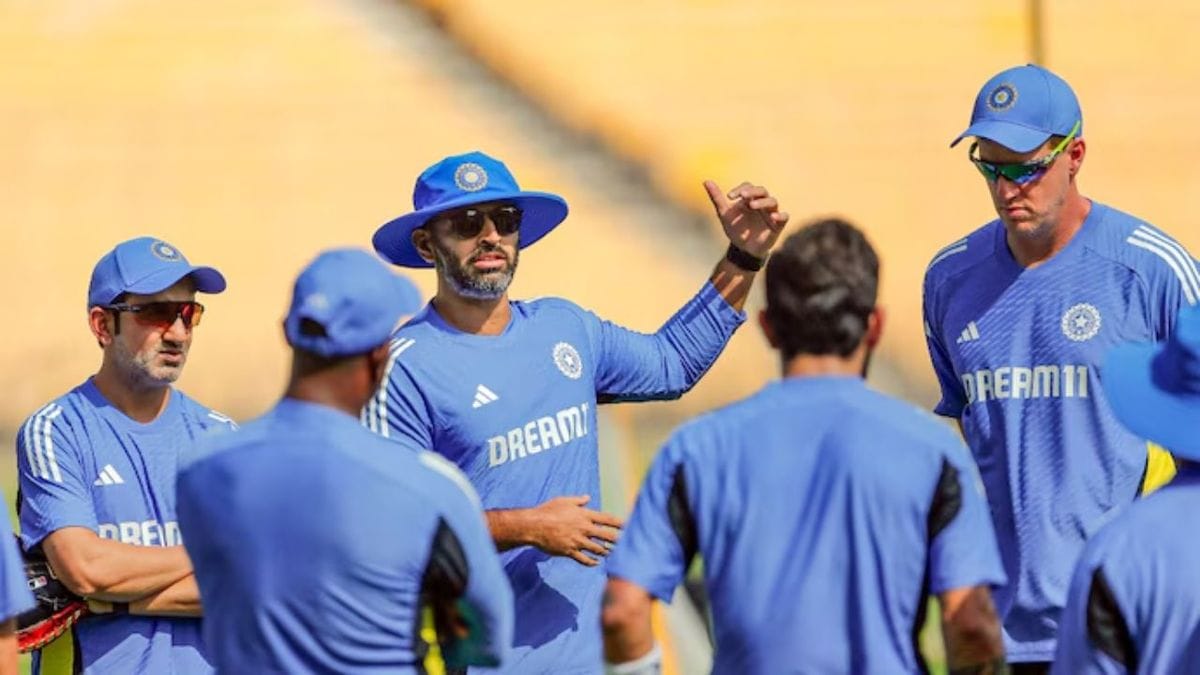 “You Separate Sports And Politics”: India Coaches On Boycott Calls Before IND vs PAK, Asia Cup Schedule Inside Team india Coaches and support staff discussing something during a practice session on ground.