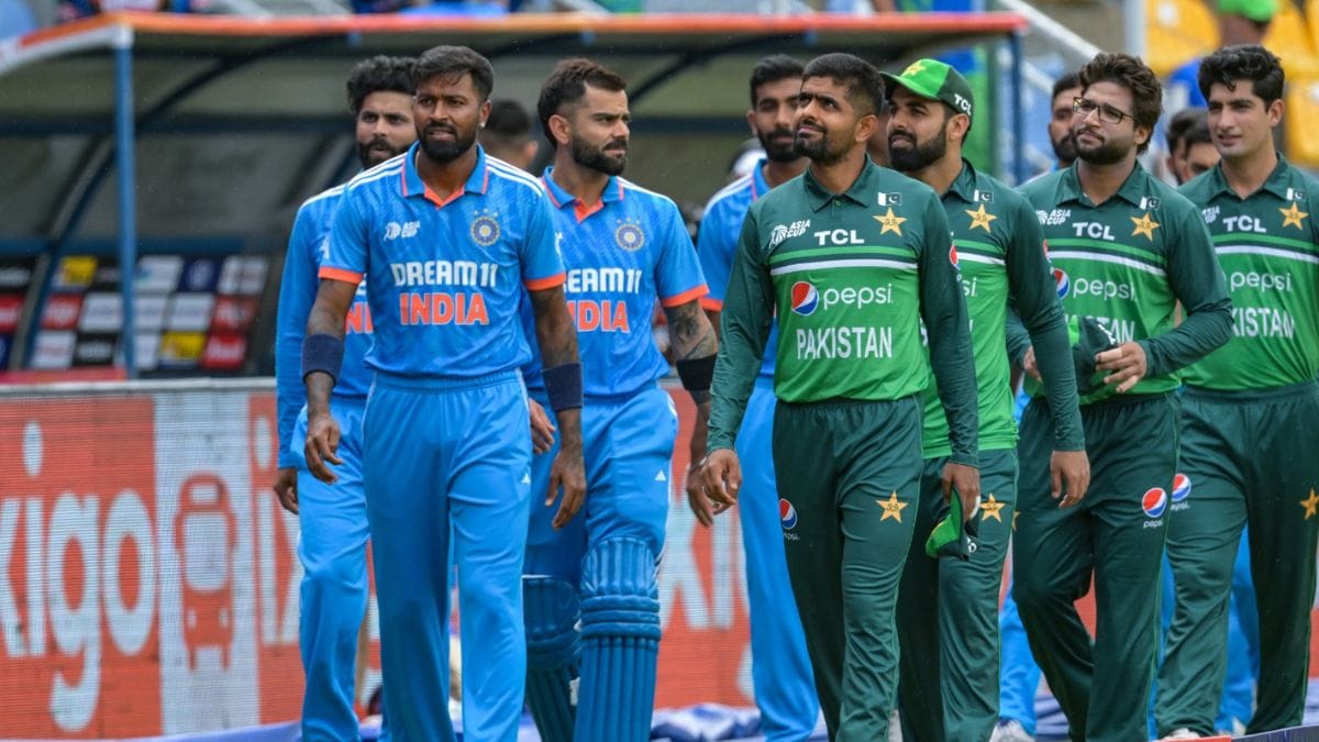 India-Pakistan-Team-Coming-Out-For-National-Anthem-Asia-Cup.jpg