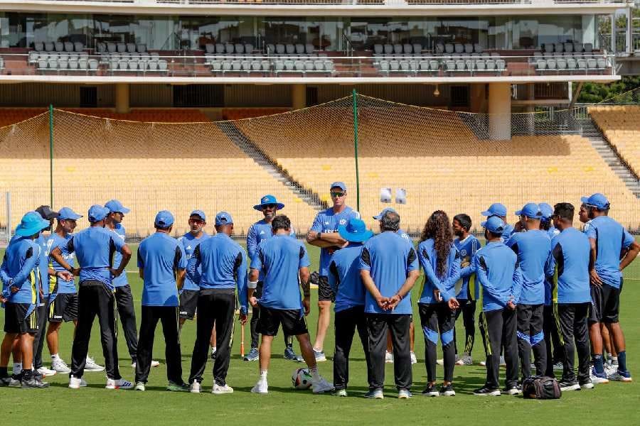 “Gambhir’s Message Is To Not Focus On What You Can’t Control”: How India Are Shutting Out The Noise Before Pakistan Team India huddle at training under daylight, with coaches speaking calmly ahead of the match.