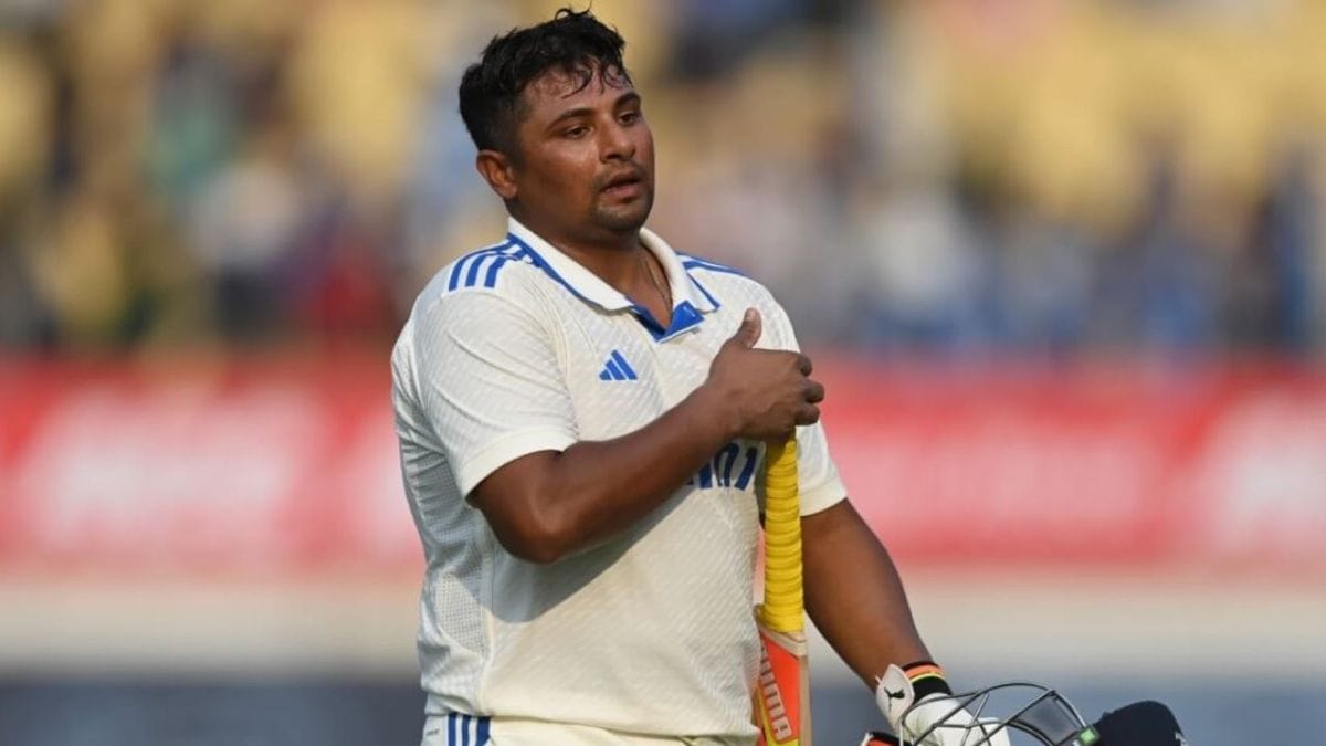 Sarfaraz Khan going back from the grounf after getting out