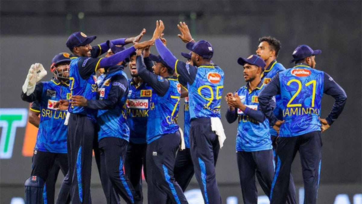Sri Lankan team celebrating after taking the wicket