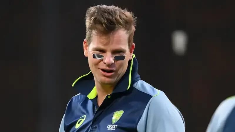 Steven Smith applying black anti-glare tape under eyes ahead of day-night Ashes Test at Gabba Brisbane